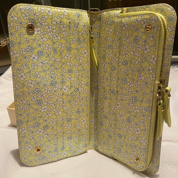 Authentic LV Insolite wallet - Picture 1 of 11